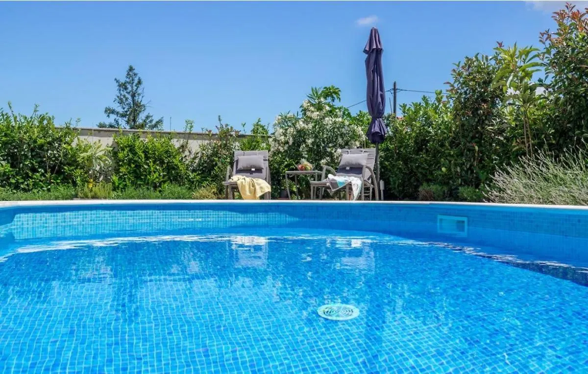 Family Friendly Apartments With A Swimming Pool Pula - 23595 0*,