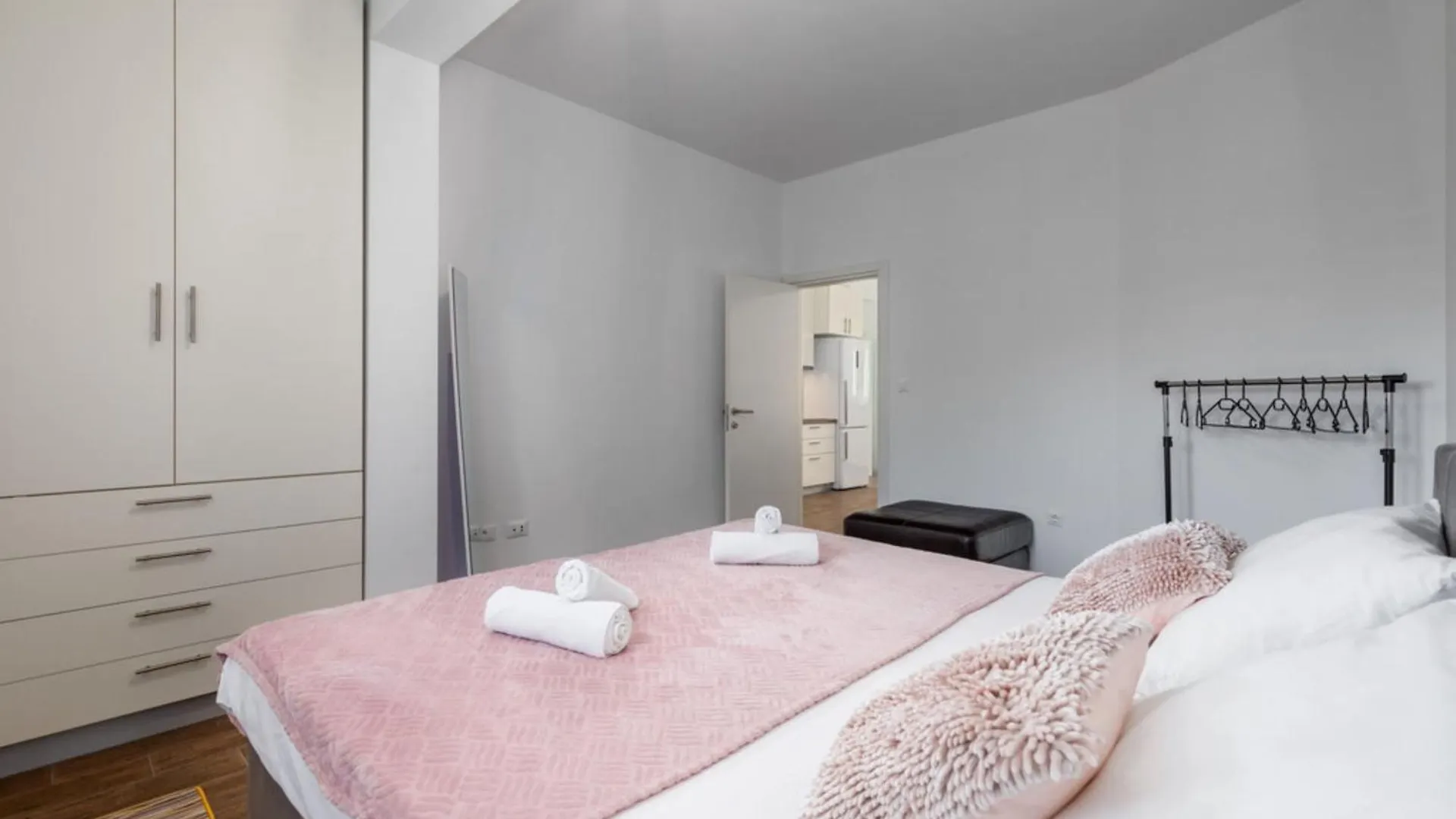 Family Friendly Apartments With A Swimming Pool Pula - 23595 Croatia