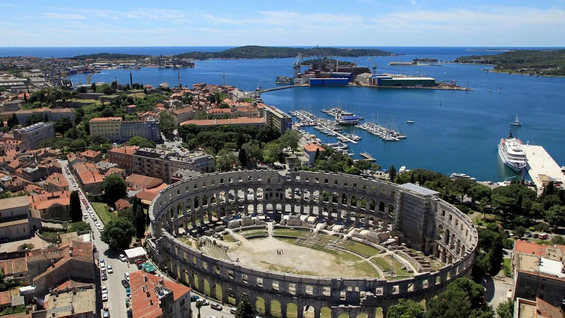 Family Friendly Apartments With A Swimming Pool Pula - 23595