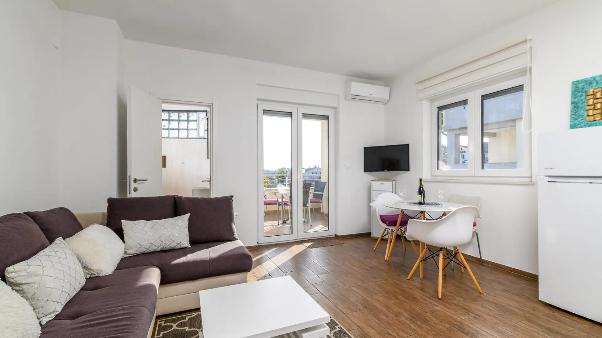 Family Friendly Apartments With A Swimming Pool Pula - 23595