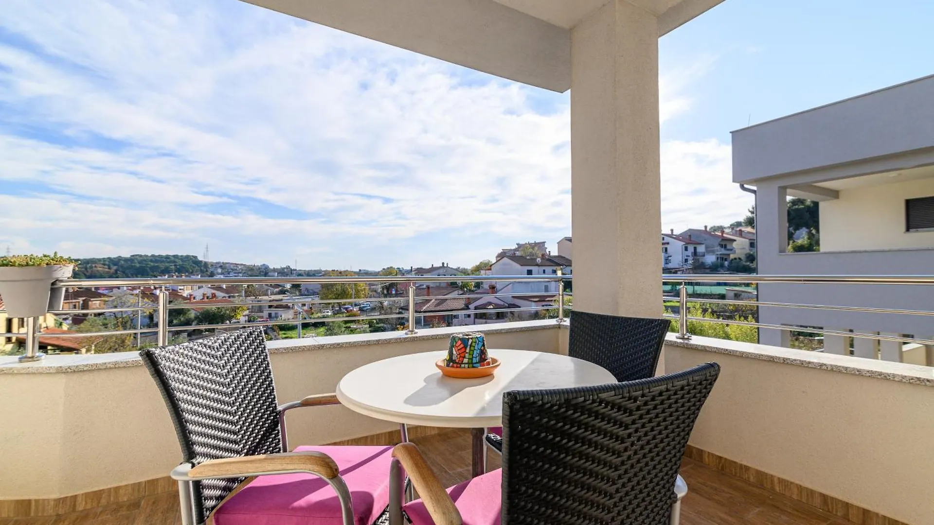 Family Friendly Apartments With A Swimming Pool Pula - 23595