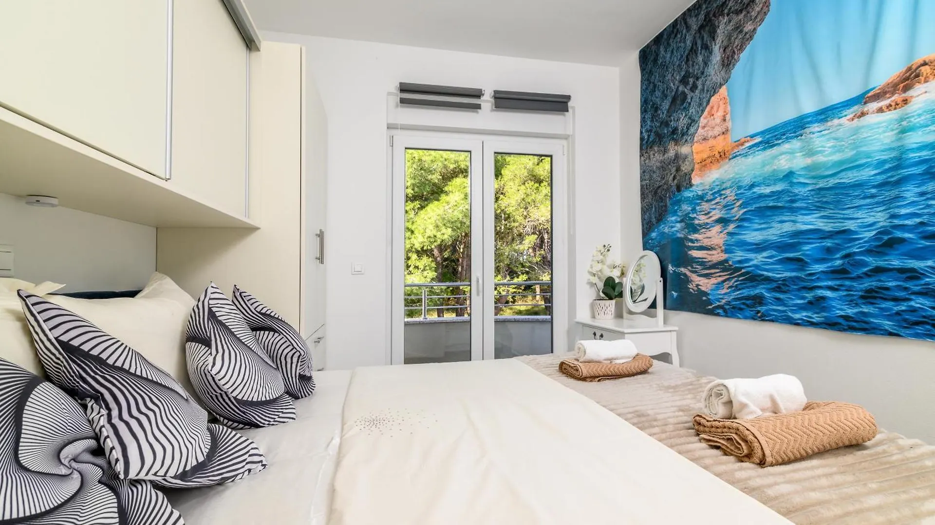 Family Friendly Apartments With A Swimming Pool Pula - 23595