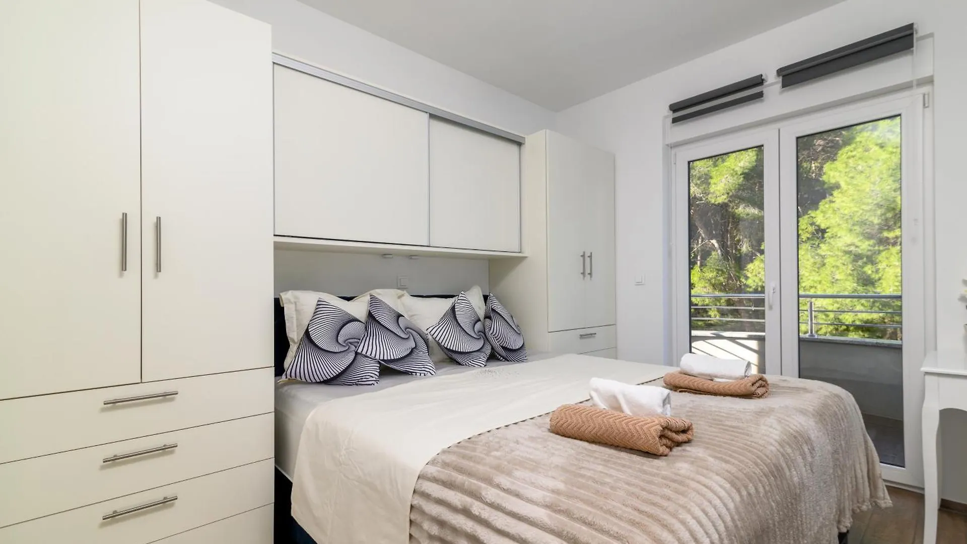 Family Friendly Apartments With A Swimming Pool Pula - 23595 Croatia