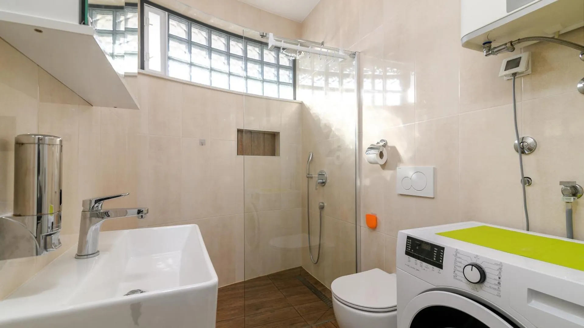 Family Friendly Apartments With A Swimming Pool Pula - 23595