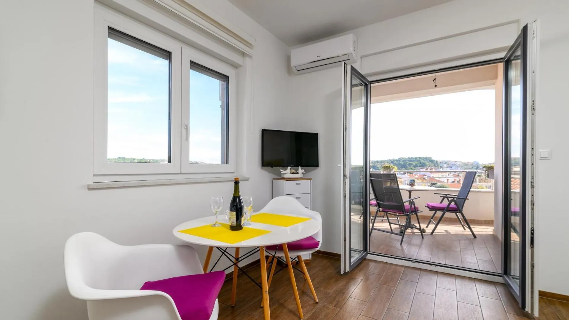 Family Friendly Apartments With A Swimming Pool Pula - 23595